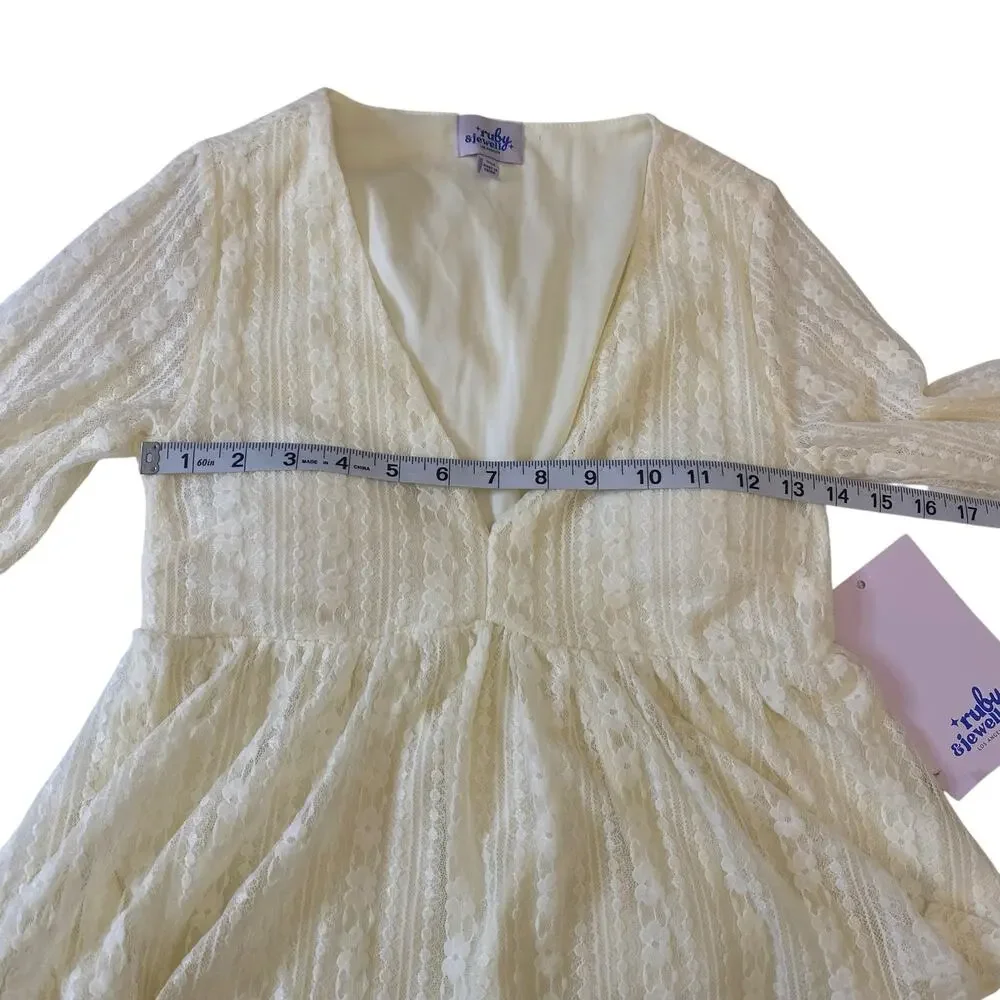 NWT Women's Ruby & Jewell Long Sleeve Lace Top Size Small Low V-Neck Cream